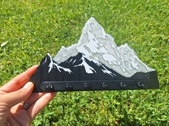 Nový věšák Mountain s háčky