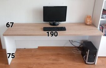 Psaci stůl