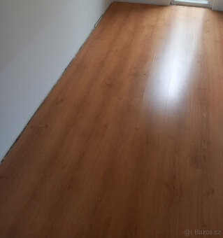 Plovoucí podlaha ca. 25 m2
