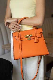 🧡 Exkluzivní kožená kabelka v oranžové – luxusní styl a nad
