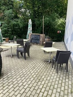 Venkovní stůl