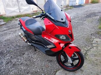 Skutr Gilera nexus 125