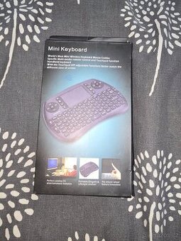 Mini bezdrátová klávesnice pro veškerou elektroniku s USB vs