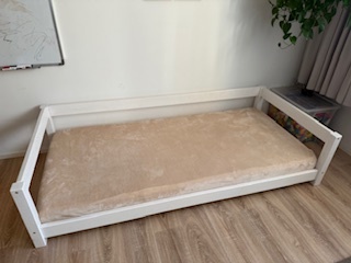 Postel Benlemi Study  s novou matrací 200x90cm TOP stav