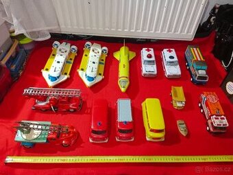 Retro hračky - Auta, sanitky, barči, lodě, tanky, lokomotivy