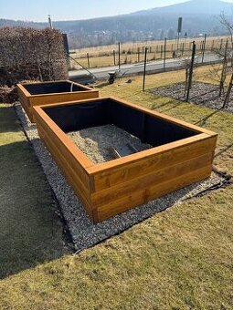 Modřínové vyvýšené záhony