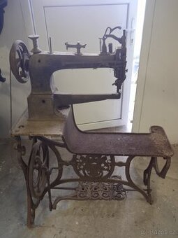 Starý ševcovský šicí stroj
