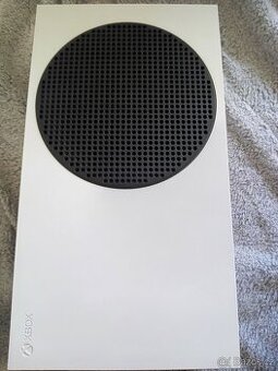 Xbox Series S + 2 ovladače + UFC 4 & SnowRunner – TOP stav