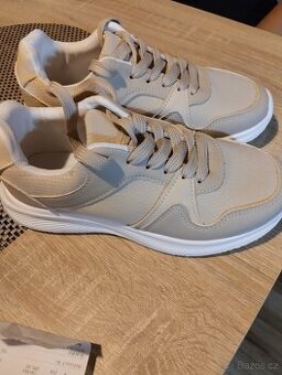 Dívčí nové boty 34