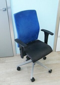Kvalitní kancelářská židle, zn. Mayer