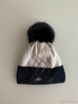 Nová krásná zimní dámská čepice
