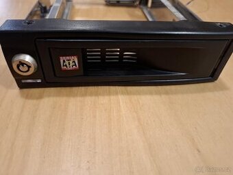 Uzamykatelný hot-swap rack pro 3,5" HDD - ICY BOX IB-168SK-