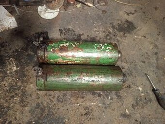 3 pístové mailery z vleku