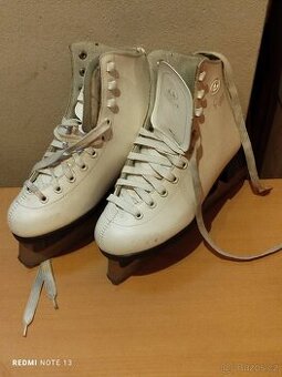 Dívčí zimní brusle