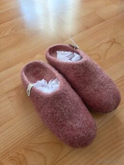 Dívčí papuče EGOS - vel. 34 - nové s visačkou