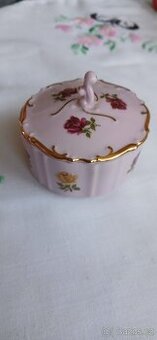 Dóza z růžového porcelánu s 14k. gold