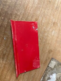 Kúpim kapotu na tatru 613 Ites červenú