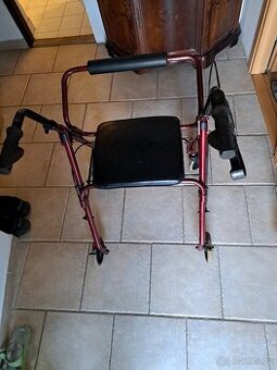 Invalidní chodítko