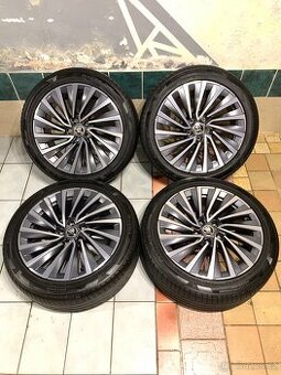 Alu kola Škoda R18 5X112 ZÁNOVNÍ LETNÍ PNEU 235/45 R18 DOT25