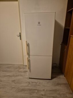 Prodám lednici s mrazákem