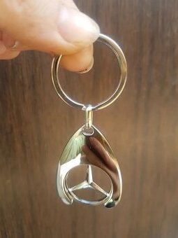 2x nový přívěšek originál Mercedes