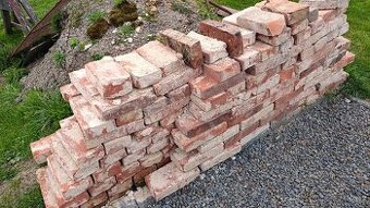 Staré cihly za odvoz