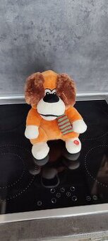 Plyšová hračka pejsek zpívá a hýbe ušima