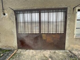 Dvoukřídlá ocelová vrata 300×250 cm částečně zateplená