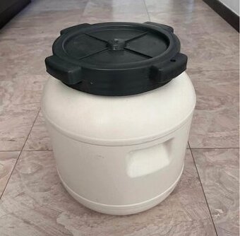 Prodám Sud o objemu 10 ltr,rozměry 280x260 mm,široké hrdlo,1