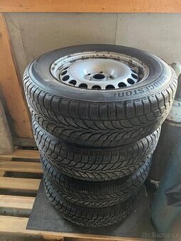 Zimní kola Bridgestone 215/65 R16 98 H - plechové disky + po