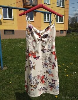 Hravé saténové šaty s motýly _ XS/S