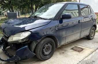 ŠKODA  FABIA 2 1,2HTP 51 kw 2011 havarovaná motor OK