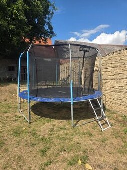 Trampolína