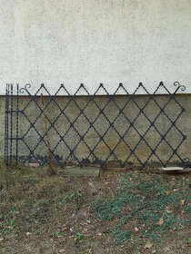 Krásné kované mříže.