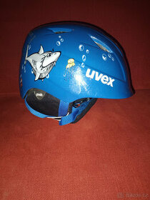 Helma lyžařská dětská 46-50 cm  - UVEX s obrázkem žraloka