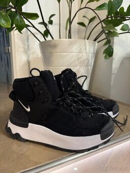 Nike CLASSIC CITY VEL .36,5