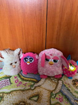 Sbírka plyšáků - přes 400 kusů, dále set Furby 2005