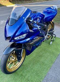Yamaha R3