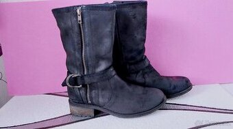 KOŽENÉ KOZAČKY S ROZŠIŘUJÍCÍM LEMEM - UGG - vel. 39