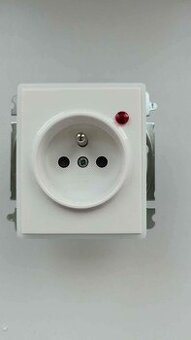Zásuvka s přepěťovou ochranou HAKEL Element - 1
