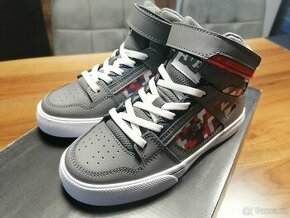 Fungl nové 2 páry bot DC Shoes - velikost EUR 31