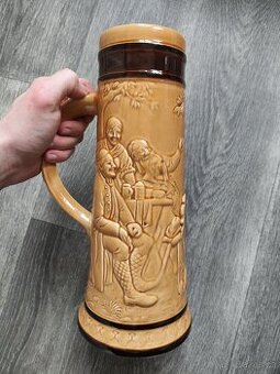 🍺 Krásný starý pivní korbel s motivem hospody a kuželek