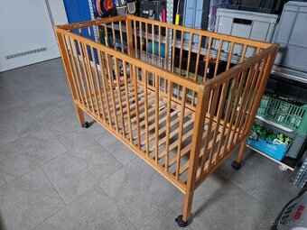 Dřevěná postýlka