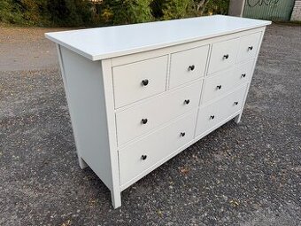 Komoda IKEA Hemnes s 8 zásuvkami - bílá lesklá