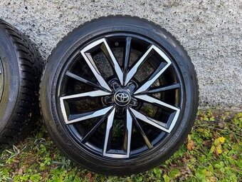 Toyota 17 originál kola alu + zimní Nokian 7mm pneu