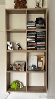 Policivý  nástěnný regál