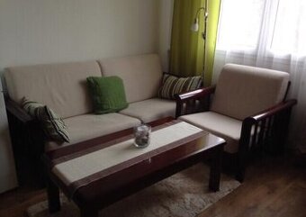 Sedačka a konferenční stolek