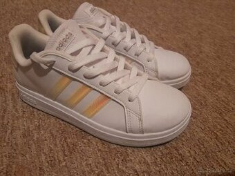 Dívčí tenisky Adidas Grand Court 2.0 K vel. 35