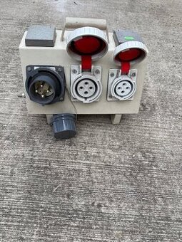 Prodám stavební rozvaděč/zásuvkovou skříň