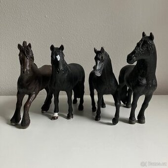 SBÍRKA MODELŮ KONÍ SCHLEICH - K PRODEJI CELEK I SAMOSTATNĚ